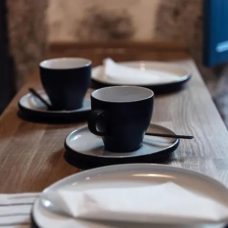 Houmi Orzan Lägenhet